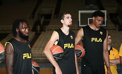 Ανακοίνωσε τον Νικ Παύλος ο Κολοσσός