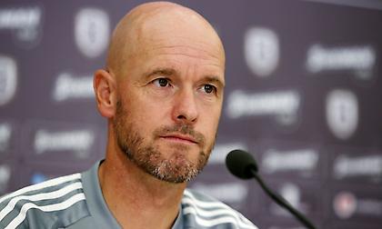 Τεν Χαγκ: «Θα παίξει και στα δύο παιχνίδια με τον ΠΑΟΚ ο Φαν Ντε Μπέεκ»