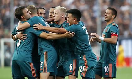 Γκολ-μπιλιάρδο και 2-2 ο Άγιαξ (video)