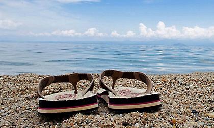 Οι λόγοι που πρέπει να φοράτε σαγιονάρες μόνο στην παραλία!