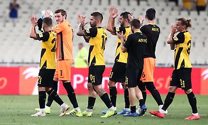 Έφτασε στο γήπεδο της Κραϊόβα για προπόνηση η ΑΕΚ (video)