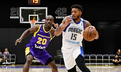 Κλείνει τους ξένους με Ντέιβις το Λαύριο