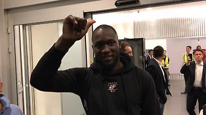 Έφτασε Μιλάνο τα ξημερώματα και αποθεώθηκε ο Λουκάκου