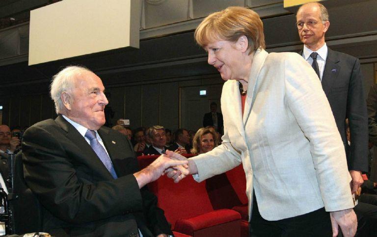 Βάλτερ Κολ: «Η Μέρκελ ευθύνεται για την αυτοκτονία της μητέρας μου»