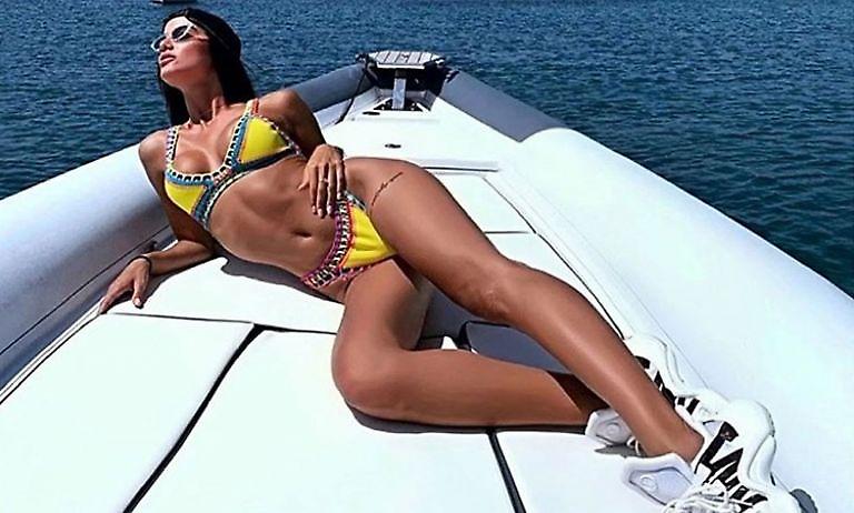 Άφησε άναυδη τη Μύκονο με τα καμώματα της η Ιωάννα Μπέλλα