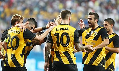 «Εμπρός της ΑΕΚ παλικάρια» στο αεροπλάνο της επιστροφής (video)