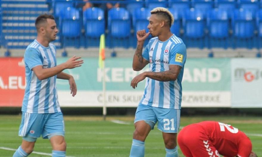 Έριξε τεσσάρα η Σλόβαν (υποψήφια αντίπαλος ΠΑΟΚ)