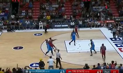 Ο Νέιτ Ρόμπινσον έβαλε buzzer beater από την… αγκαλιά του Γκλεν Ντέιβις (video)