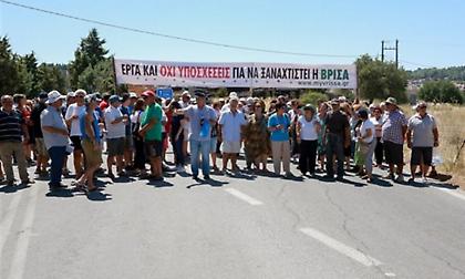 Κραυγή διαμαρτυρίας από τους κατοίκους της Βρίσας 26 μήνες μετά το σεισμό