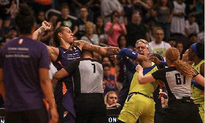 Μερικές ψιλές έφεραν… έξι αποβολές σε αγώνα WNBA(vid)