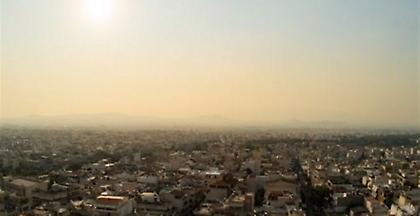 Φωτορεπορτάζ: Αποπνικτική η ατμόσφαιρα στην ΑΘήνα από τις φωτιές