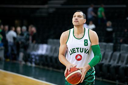 Ο Ματσιούλις με τη ρετρό φανέλα της Λιθουανίας (pic)