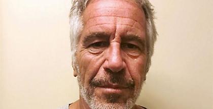 Υπόθεση Επστάιν: Μέχρι τη Γαλλία το κύκλωμα παιδεραστίας