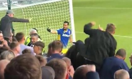 Ο Κασίγια επέστρεψε… πίτα σε οπαδό (video)