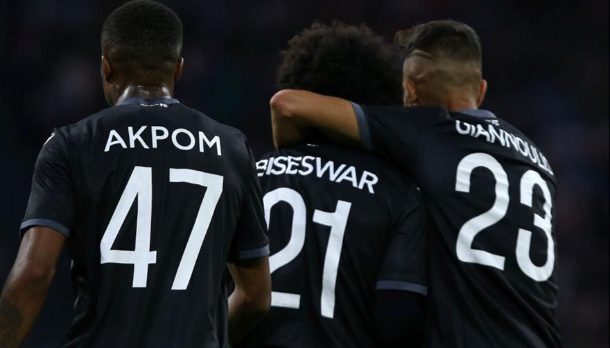 «Πόσο έχεις μεγαλώσει; - Μην κλάψει κανένας - Είχε φανέλα Κρόιφ μικρός»