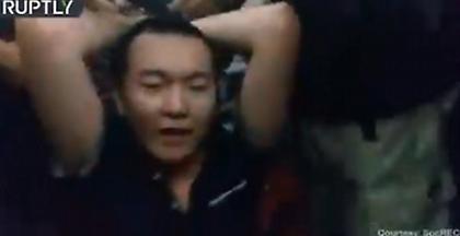 Χονγκ Κονγκ: Η στιγμή που διαδηλωτές «συλλαμβάνουν μυστικό αστυνομικό»