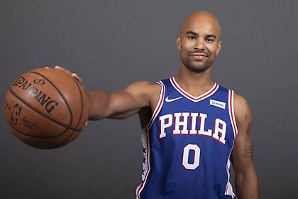 Πάει Κίνα και ο Μπέιλες