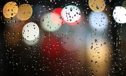 Καιρός: Βροχερή Παρασκευή με πτώση της θερμοκρασίας