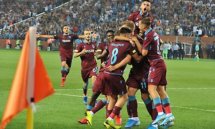 Ο τρελός χορός των παικτών της Τραμπζονσπόρ για την πρόκριση (video)