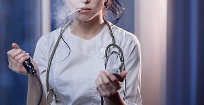 «Καμπάνα» 100 ευρώ σε εργαζόμενη του νοσοκομείου Γεννηματάς επειδή κάπνιζε