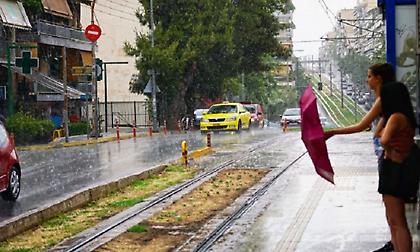 Καιρός: Βροχερό Σάββατο στα ανατολικά και τα βόρεια – Βελτίωση από το βράδυ