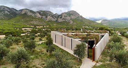 Κορινθία: Ένα τριγωνικό σπίτι βασισμένο στο Πυθαγόρειο θεώρημα