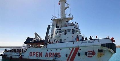 Open Arms: 27 ασυνόδευτα ανήλικα παιδιά αποβιβάζονται στη Λαμπεντούζα