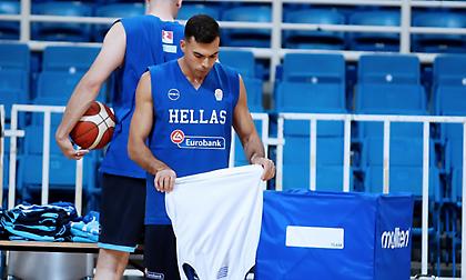 Θα περιμένει μέχρι τέλους τον Σλούκα η Εθνική-Απόψε η πρόβα με Σερβία