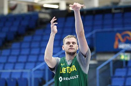 «Έκοψε» Μπέντζιους η Λιθουανία