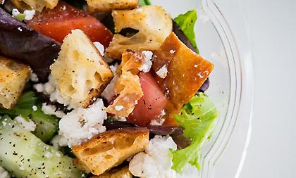 Γιατί θα πρέπει να αποφεύγετε τις συσκευασμένες σαλάτες;