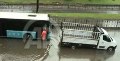 Στο έλεος των πλημμυρών η Κωνσταντινούπολη