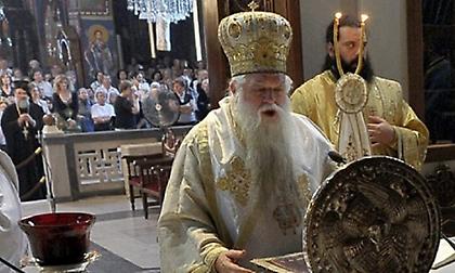 Επιμένει ο Αμβρόσιος: Παράσημο η ποινή για τους ομοφυλόφιλους (video)