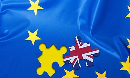 Brexit: Απειλεί η κυβέρνηση Τζόνσον με την ελεύθερη κυκλοφορία πολιτών