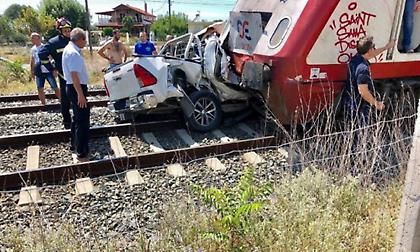 Θεσσαλονίκη: Τραγωδία με νεκρή έγκυο γυναίκα μετά από σύγκρουση τρένου με ΙΧ