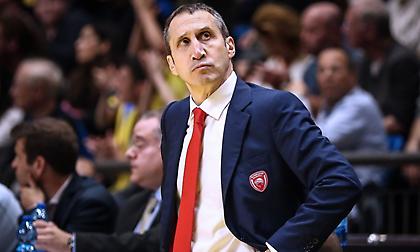 Φώναζαν το όνομα του Μπλατ στο αεροδρόμιο οι οπαδοί της Μακάμπι (video)