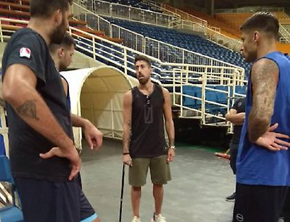 Ξεπροβόδισε την Εθνική ο λαβωμένος Αθηναίου (pic)