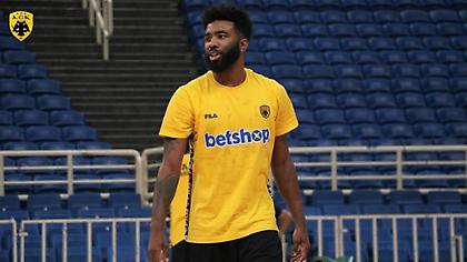 Χαλαρή προπόνηση για την ΑΕΚ πριν αναχωρήσει για Πορταριά (video)