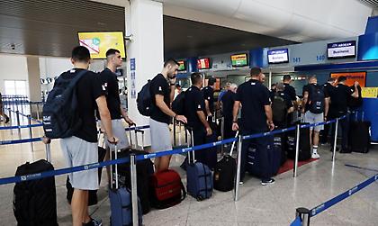 H selfie αναχώρησης του Μάντζαρη με «Λάρι» και Αντετοκούνμπο (pic)