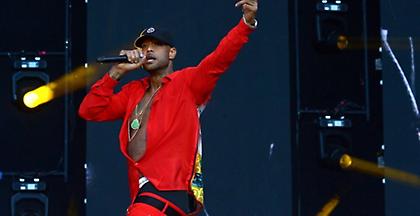 Πανικός στο Παρίσι:Ένοπλοι εισέβαλαν σε γυρίσματα βίντεο κλιπ γνωστού ράπερ