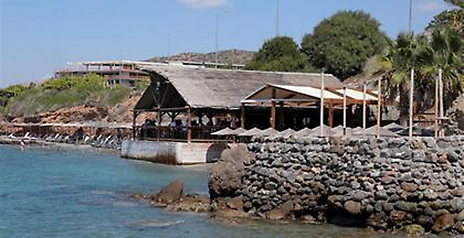 Στην «τσιμπίδα» της ΑΑΔΕ αναψυκτήριο που εμφανιζόταν σαν κομματικός χώρος