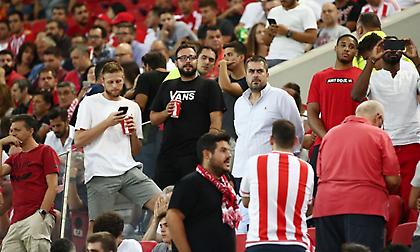 Στο Καραϊσκάκη για να δει Ολυμπιακός-Κράσνονταρ ο Βασίλης Χαραλαμπόπουλος!