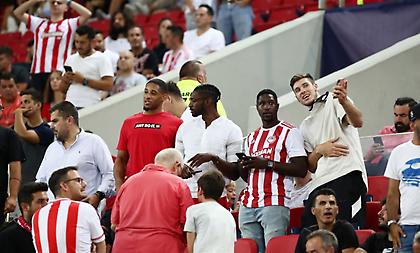 Ο Γουίλ Τσέρι με φανέλα Ποντένσε στο «Γ. Καραϊσκάκης» (pic)