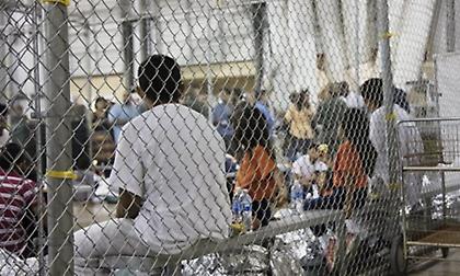 Κράτηση των μεταναστών και των παιδιών τους επ' αόριστον αποφάσισε ο Τραμπ