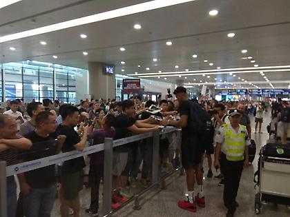 Προσγειώθηκε στην Κίνα η Εθνική, λατρεία για Γιάννη (pics)