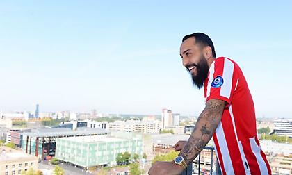 Παρουσίασε τον… χαμογελαστό Μήτρογλου η Αϊντχόφεν