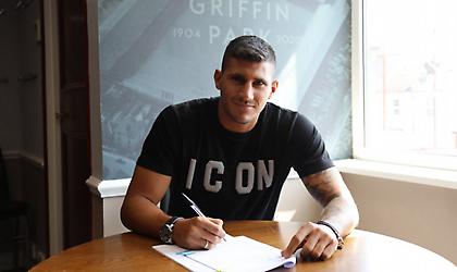 Στην Μπρέντφορντ ο Καρέλης!