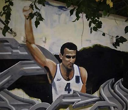 Το γκράφιτι του Γκάλη αποκαταστάθηκε με... Εθνική (pic)