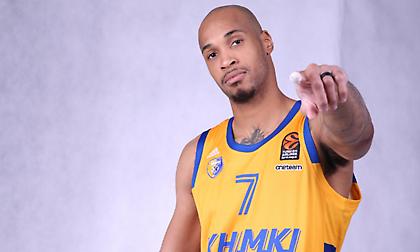 Πάει Ενισέι ο Γκάρλον Γκριν