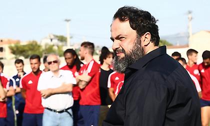 Ο Αγιασμός στον Ολυμπιακό παρουσία Μαρινάκη (video)