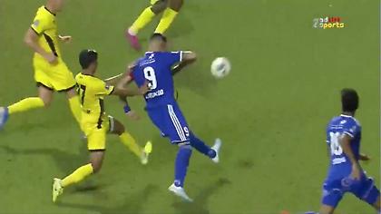 Απίθανο γκολ από Νεγρέδο στα Εμιράτα (video)